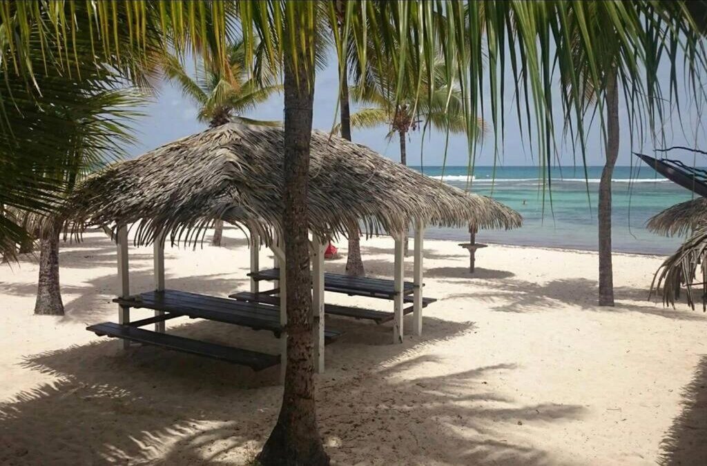 Plage de la résidence Anse des Rochers à Saint-François en Guadeloupe